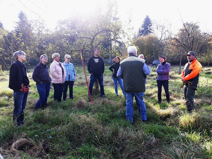 Der erste Vorsitzende begr��te die Teilnehmer.