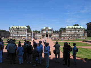 Am n�chsten Tag besichtigten wir nach einer Stadtrundfahrt den Zwinger,