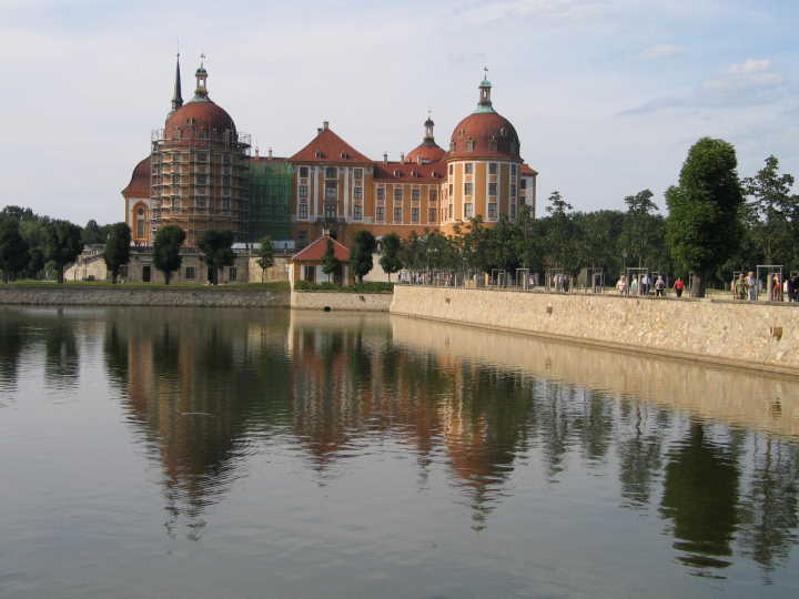 am Nachmittag spazierten wir nach einer Kutschfahrt vorbei am Jagdschloss von August dem Starken durch den Park von Schloss Moritzburg,