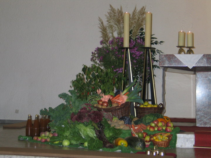 Erntedankdekoration in St. Pius.