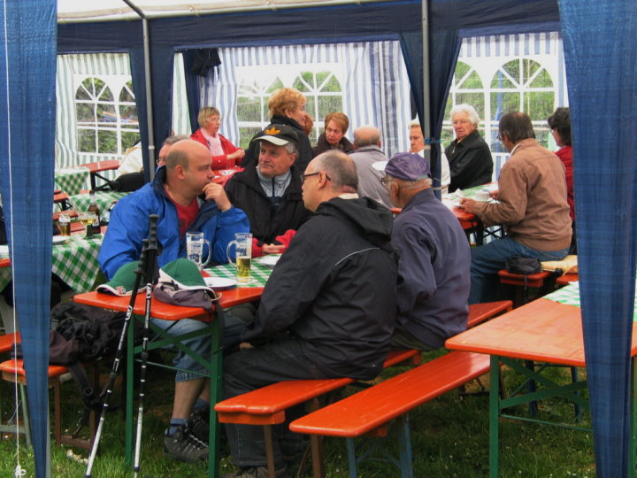 Trotz des schlechten Wetters waren die Zelte immer gut gef�llt.