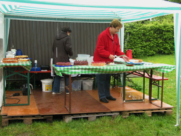 Die Kuchentheke war am Ende ausverkauft.