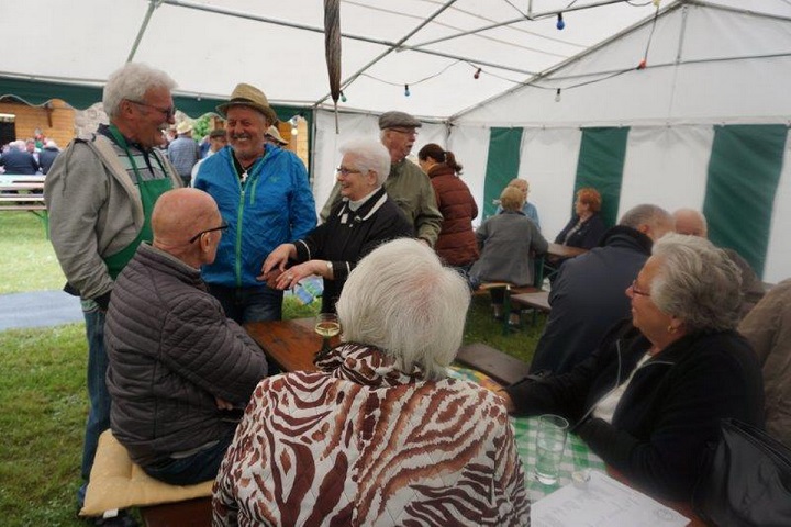 Gute Stimmung im Zelt. 