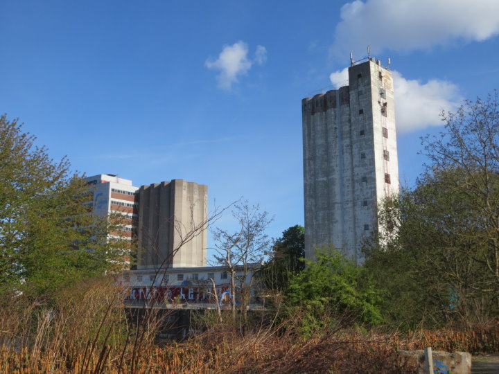 ein Blick zum Silo an der R�merbr�cke