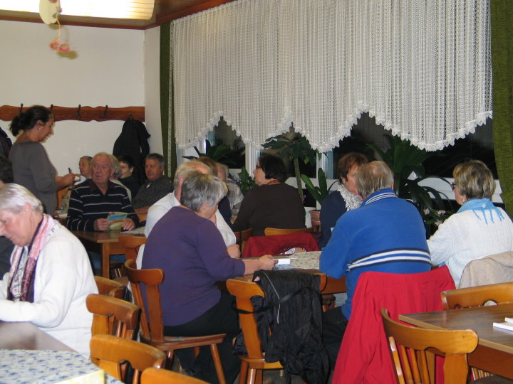 Gem�tliche Runde im Naturfreundhaus Niedersimten, http://www.naturfreunde-niedersimten.de