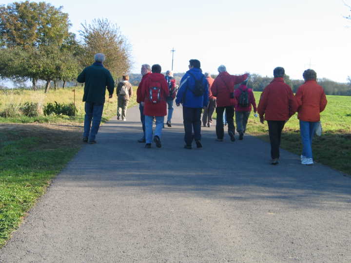 jetzt f�hrte uns der Weg �ber die Bischmisheimer H�he