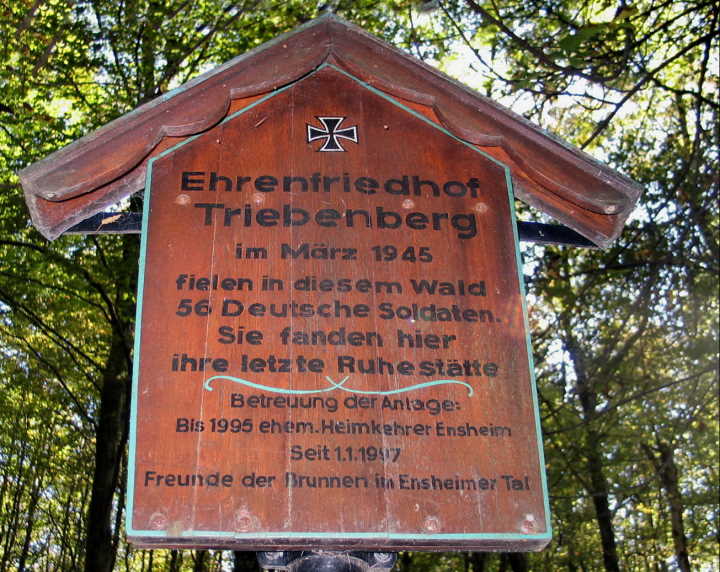 auf unserem Weg konnten wir Ehrenfriedhof besichtigen