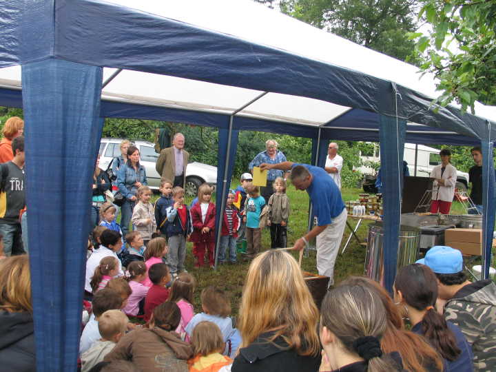 Till erkl�rt die Imkerger�tschaften.