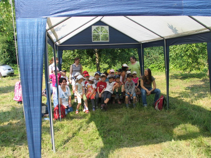 Nach und nach trafen die Kinder mit Ihren Begleitern ein.