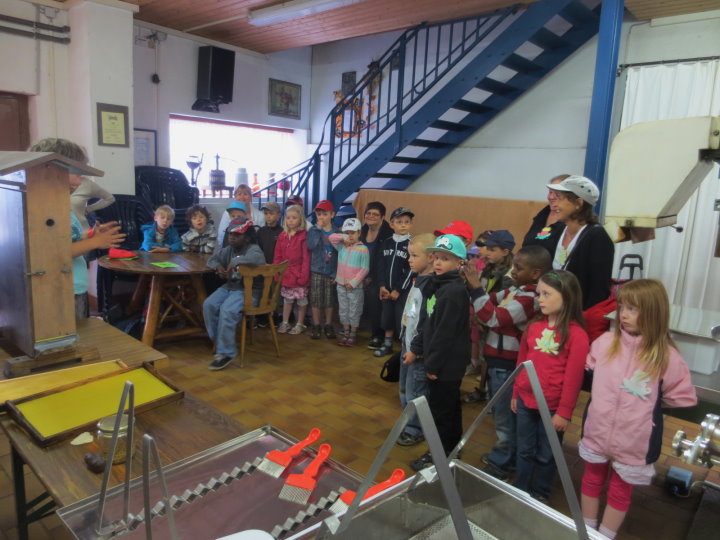 Ausf�hrlich wurden Ger�tschaften von Kristina Schabbert erkl�rt. 