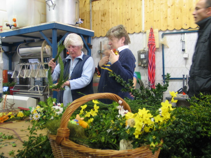 Die Gestecke nehmen Gestalt an