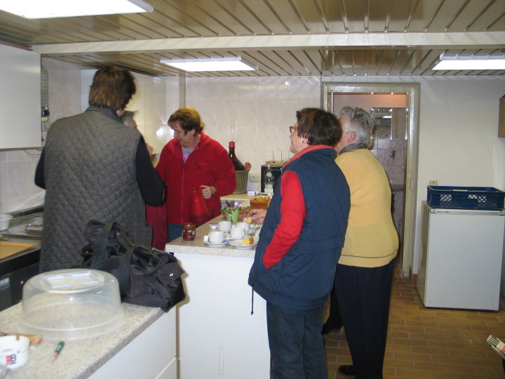 Aber auch in der K�che wurde bei Kaffee und Kuchen geplauscht
