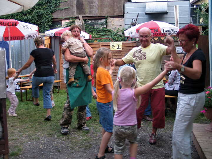 Alt und Jung tanzten bis in den sp�ten Sonntagabend