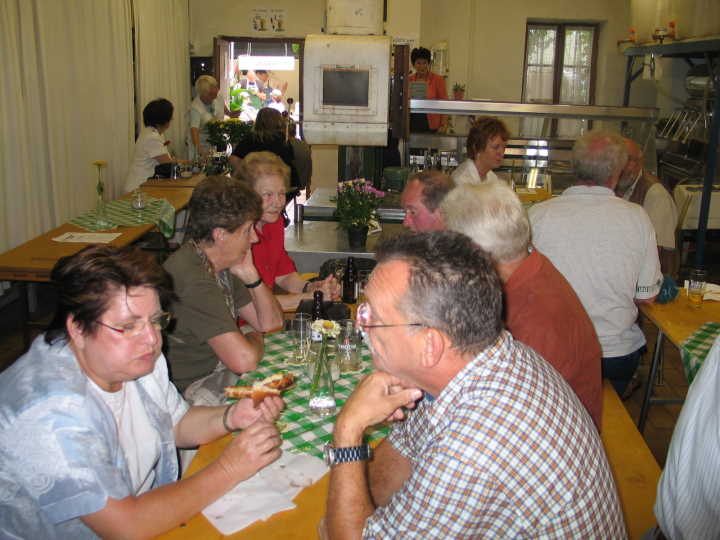 Aber auch im Kelterhaus war reger Betrieb.