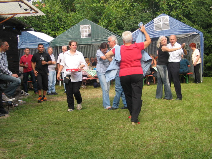 Das Tanzbein wurde hefig geschwungen.