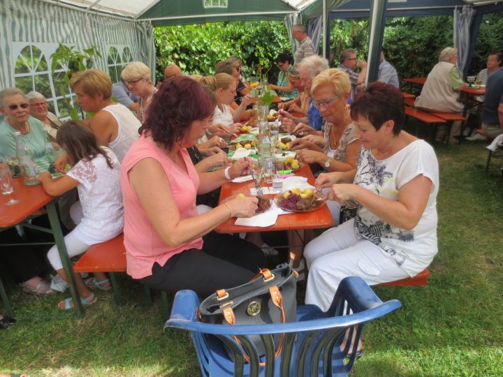 Rinderroulade mit Rotkraut und Kn�del immer ein Renner.