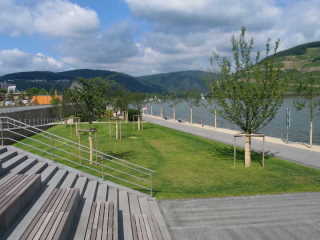 Gut gel&ouml;ste Uferbereiche mit &bdquo;&Uuml;berschwemmungszonen&ldquo;.