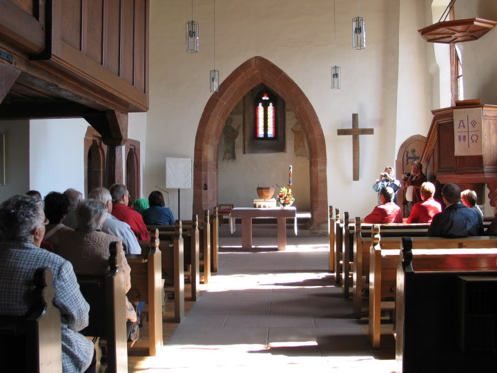 Auch �ber die Ortskirche wusste Frau Schmitt vieles zu berichten