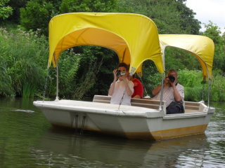 Bei einer gem�tlichen Bootsfahrt schien die Sonne.