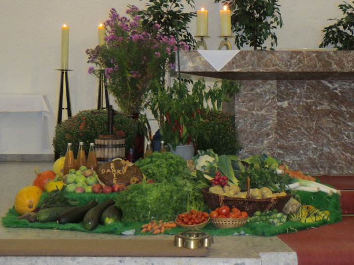 Erntedekoration in St. Pius.