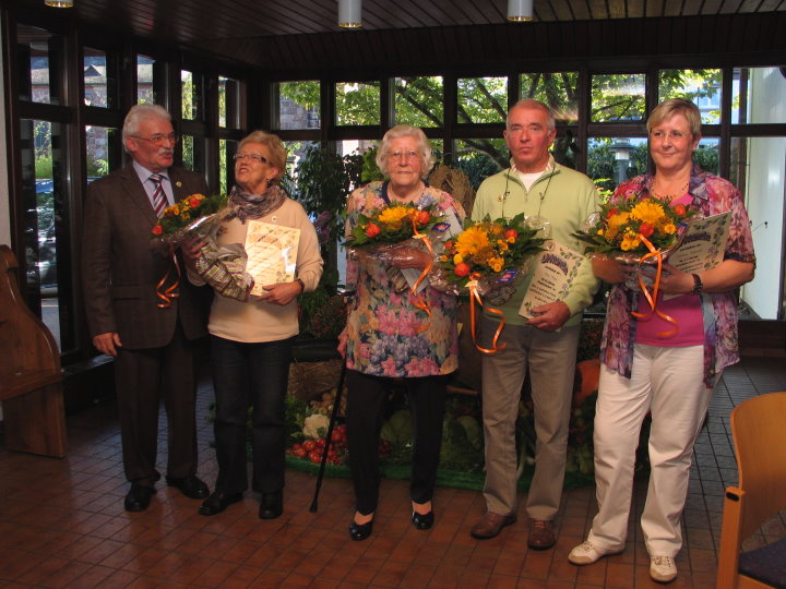 Gruppenbild mit den Jubilaren. 