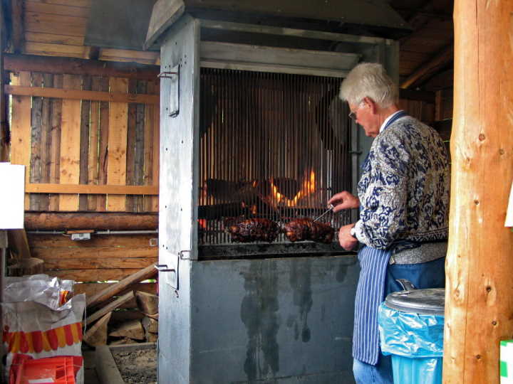 Nach ein paar Startschwierigkeiten gab es leckeren Spie�braten.