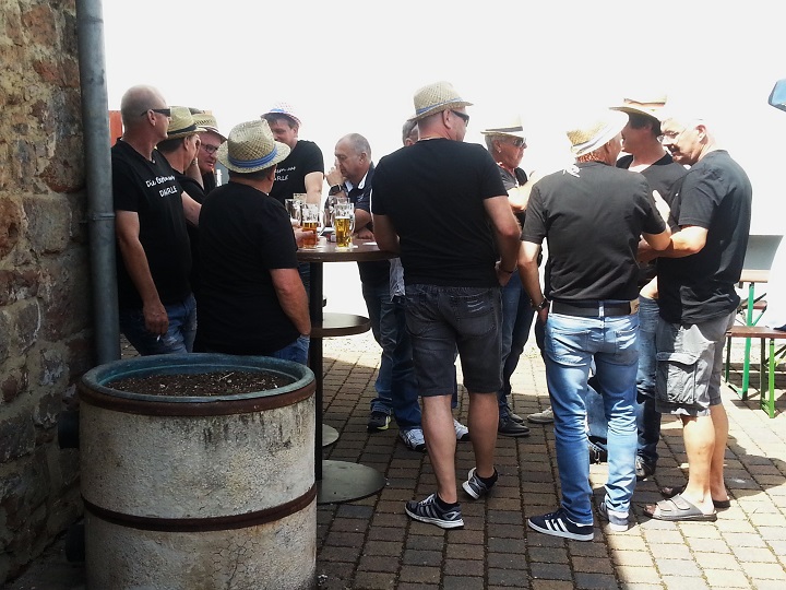 „Gruppe des FC St. Arnual“ beim Obst- und Gartenbau-Verein