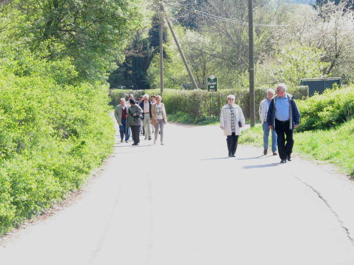 Die m�den Krieger beim R�ckweg durchs Almet