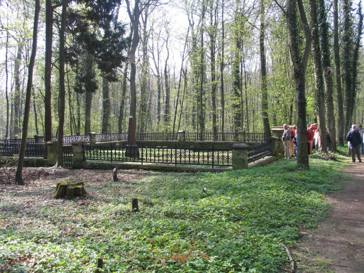 Auch ein Friedhof lag an unserem Weg.