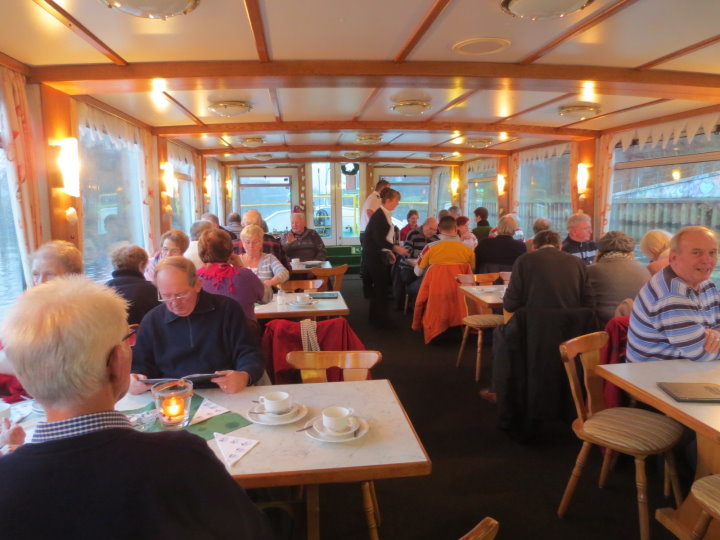 Bei Kaffee und Kuchen 2 Stunden auf der Saar.