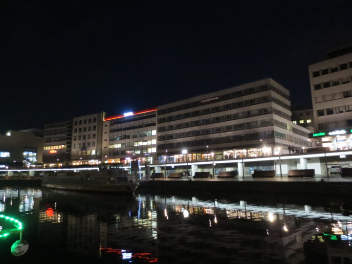 Berliner Promenade bei Nacht von der Saar.