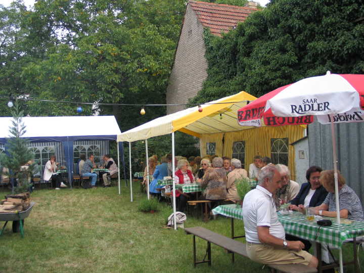 �Der Biergarten� hinter dem Kelterhaus war am Samstag  ein beliebter Aufenthaltsort.