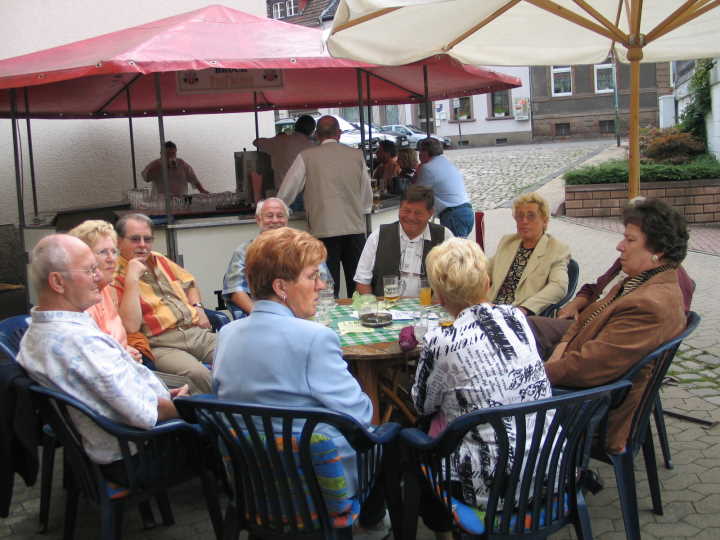 Am Stammtisch wurden nette Gespr�che gef�hrt.