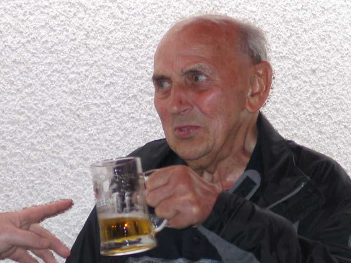 Auch unser Ehrenmitglied Heinz Behr f�hlte sich in unseren Reihen sehr wohl.