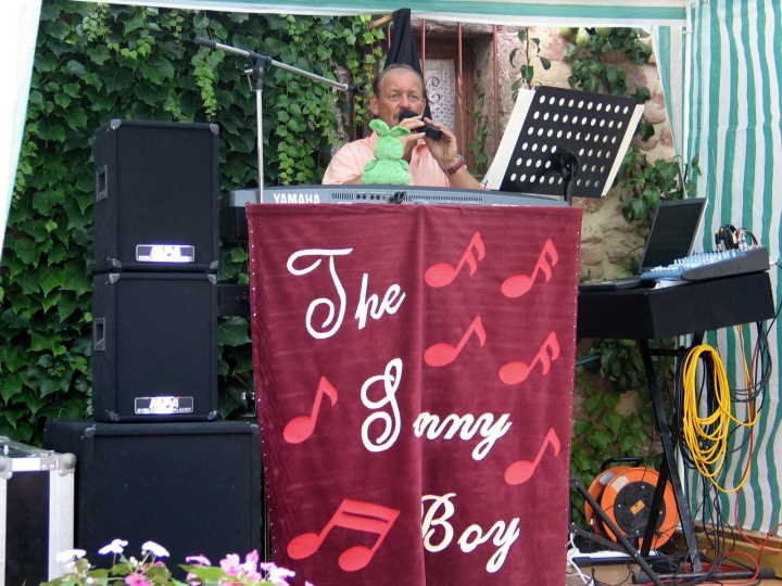 Manfred M�rsdorf sorgte f�r Stimmung im �Freigel�nde�