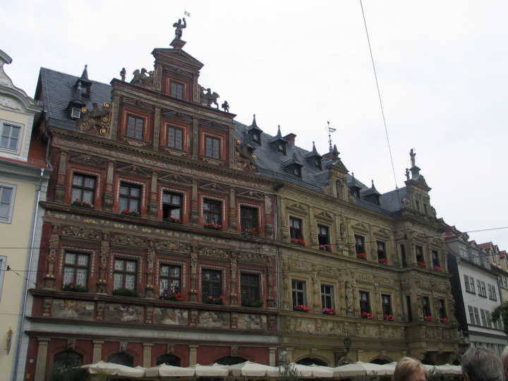  �Rennsteigwilli� zeigte uns wundersch�ne H�user in Erfurt.