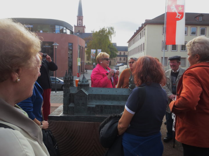 Ab 15:00 Uhr f�hrte uns eine super F�hrerin durch den Wormser Dom